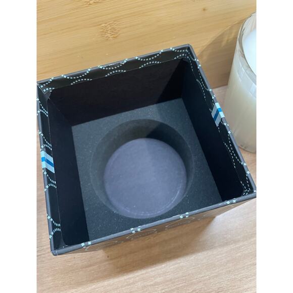 nest ocean mist and sea salt 21.1 oz scented candle - Picture 3 of 3